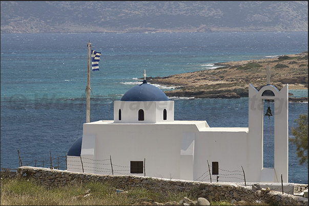 Church on Potamia Bay (west coast). On the horizon the uninhabited island of Kato Koufonisi