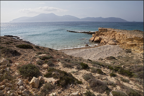 Italidha Bay (south east coast). On the horizon the uninhabited island of Keros Italidha Bay (south east coast). On the horizon the uninhabited island of Keros