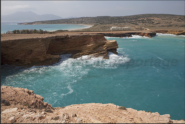 Cape Kavos Pori separating the sheltered bay of Pori from the bay of Ksylobatis (more exposed) Cape Kavos Pori separating the sheltered bay of Pori from the bay of Ksylobatis (more exposed)