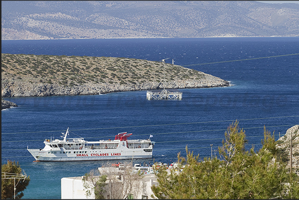 Kato Horio village, arrival port ferries. On the horizon the island of Naxos Kato Horio village, arrival port ferries. On the horizon the island of Naxos