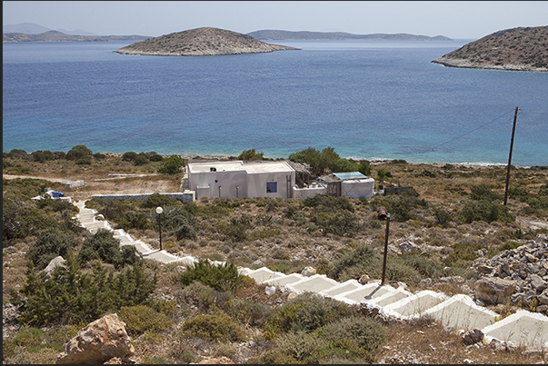 The islet of Venetiko in front of the east coast and behind the island of Fidhouse