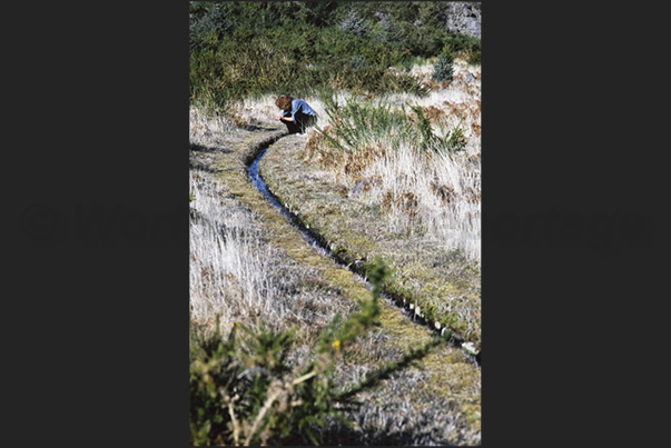 Trekking paths that follow the ancient rivulets of water collection for the cultivation of the fields