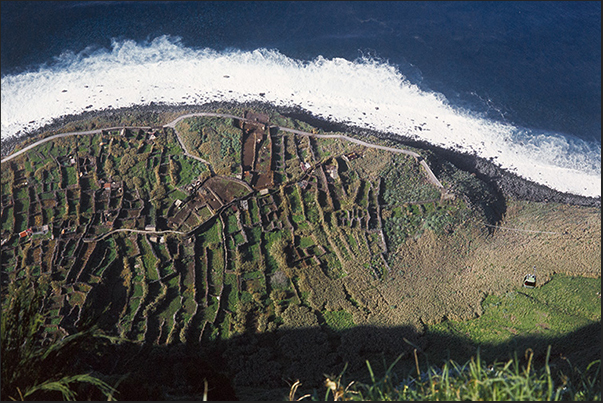 Achadas da Cruz coast where you can climb the cliffs by cable car (north-west coast near Porto Moniz) Achadas da Cruz coast where you can climb the cliffs by cable car (north-west coast near Porto Moniz)