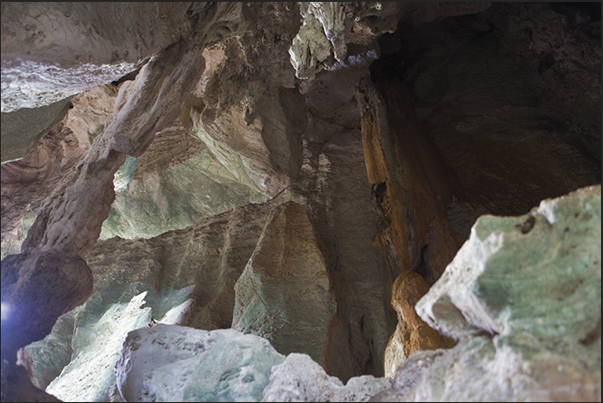 North-west coast. The caves of Koumac North-west coast. The caves of Koumac