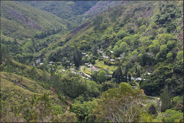 The village of the Bas Coulnà tribe located on the mountains about 30 km from the town of Hienghène The village of the Bas Coulnà tribe located on the mountains about 30 km from the town of Hienghène
