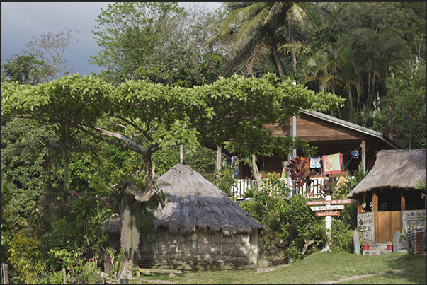 The village of the Bas Coulnà tribe The village of the Bas Coulnà tribe