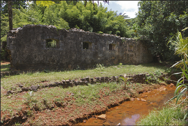 The ruins at Prony, the first settlement of the settlers came from Europe.