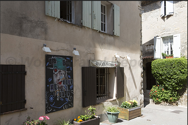 Rue des Lombards in the north east part of the borough where most of the art galleries are located Rue des Lombards in the north east part of the borough where most of the art galleries are located