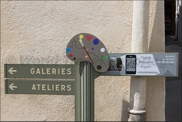 Directions to reach the art galleries in the alleys of the village Directions to reach the art galleries in the alleys of the village