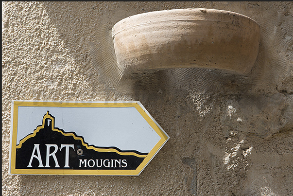 Signposts in the alleys of the historic center indicating the art galleries Signposts in the alleys of the historic center indicating the art galleries