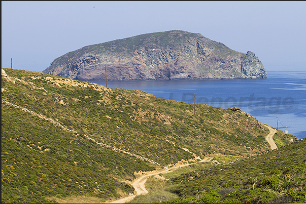 The uninhabited island of Vous off the eastern coast of the island of Serifos The uninhabited island of Vous off the eastern coast of the island of Serifos