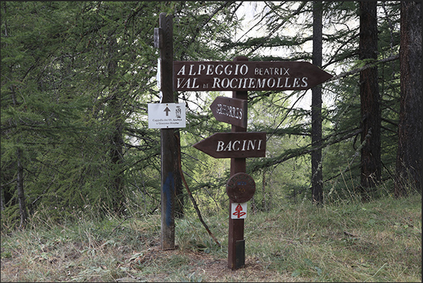 Signposts at the start of the old Decauville segment railway used to build the Rochemolles dam Signposts at the start of the old Decauville segment railway used to build the Rochemolles dam