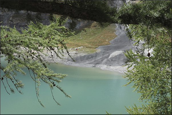 Lake produced by the dam (1,973 m) that collects the water that flows from the streams of the upper Rochemolles valley Lake produced by the dam (1,973 m) that collects the water that flows from the streams of the upper Rochemolles valley