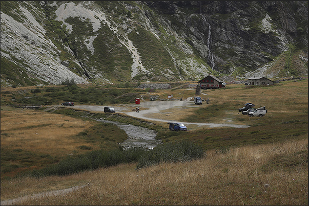 In the center of Grange du Fond there is the Scarfiotti refuge, a stop for hikers to taste typical dishes of local products In the center of Grange du Fond there is the Scarfiotti refuge, a stop for hikers to taste typical dishes of local products