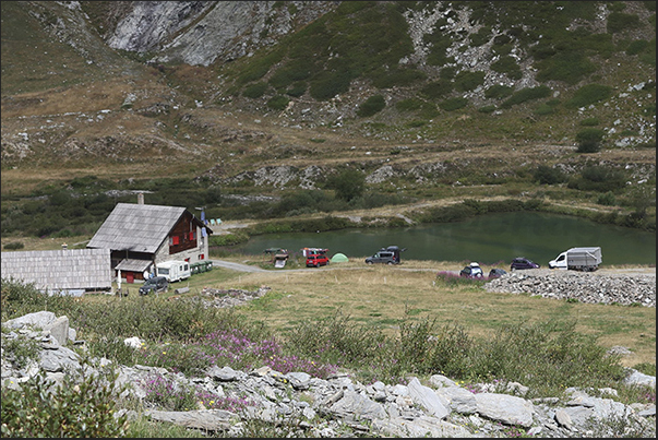 Scarfiotti refuge (2,165 m), Grange du Fond plateau on the Bardonecchia road (1,312 m) - Sommeiller pass (3,009 m) Scarfiotti refuge (2,165 m), Grange du Fond plateau on the Bardonecchia road (1,312 m) - Sommeiller pass (3,009 m)