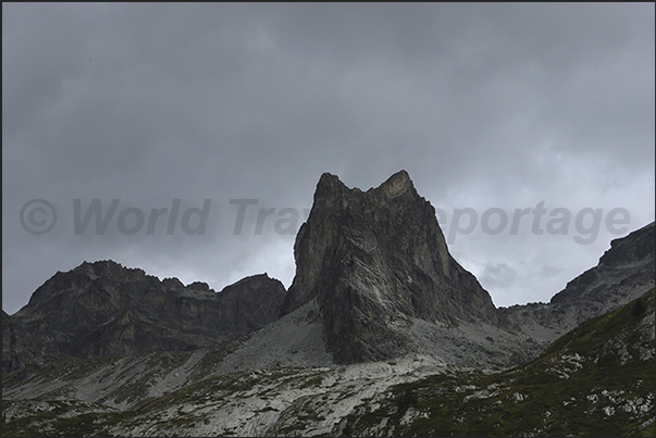 Rugged mountains outline the profile of the mountains above the Scarfiotti refuge Rugged mountains outline the profile of the mountains above the Scarfiotti refuge
