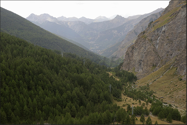 Bardonecchia can be seen just far away at the bottom of the Rochemolles valley Bardonecchia can be seen just far away at the bottom of the Rochemolles valley
