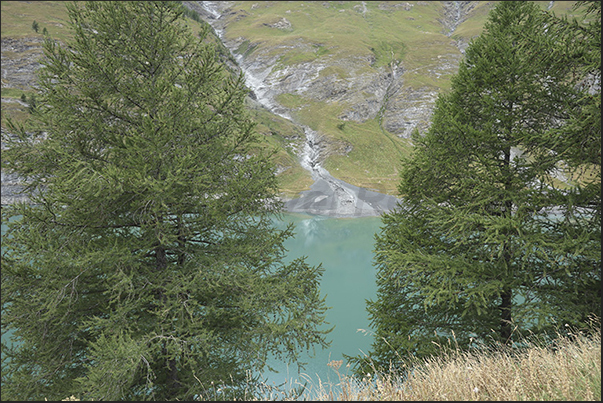 Lake produced by the dam (1,973 m) that collects the water that flows from the streams of the upper Rochemolles valley Lake produced by the dam (1,973 m) that collects the water that flows from the streams of the upper Rochemolles valley