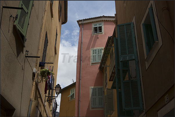 Rue du Poilu which crosses the village in the lower part of the historic centre