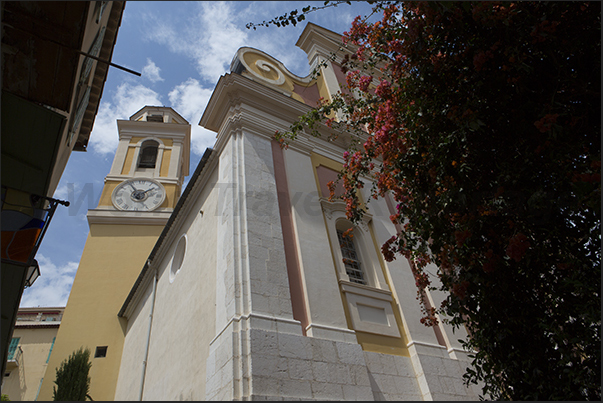 The cathedral in front of the descent into Impasse Félix Poullan