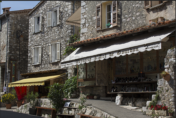 Rue Principale. The road that crosses the village from north to south.