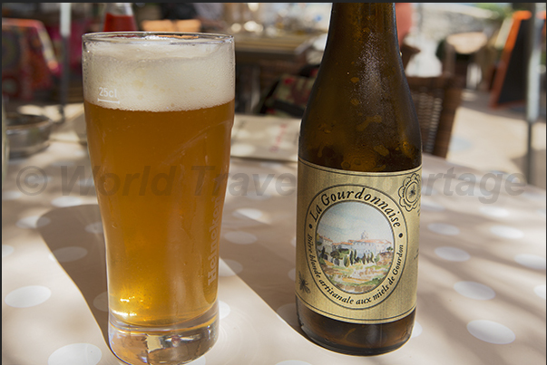 Gourdonnaise, the village beer fermented with honey from the valleys around Gourdon