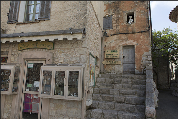 Palace on the castle square (Place Forte Serrazine)