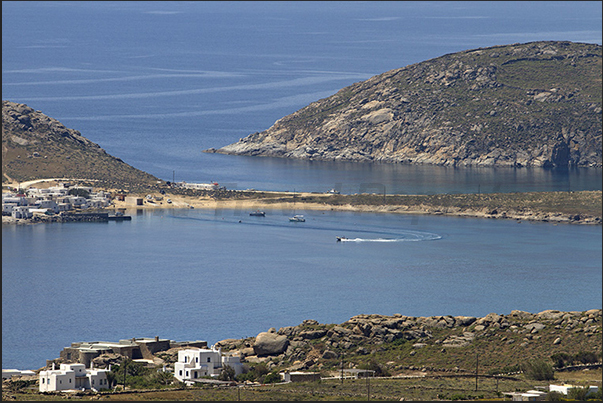 South coast. The isthmus that divides Kalapati Bay (bottom) with Aghia Anna Bay South coast. The isthmus that divides Kalapati Bay (bottom) with Aghia Anna Bay