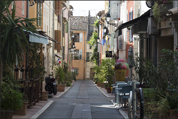 Rue 11 november which starts from Place Suzanne de Villeneuve. The central street of the village Rue 11 november which starts from Place Suzanne de Villeneuve. The central street of the village