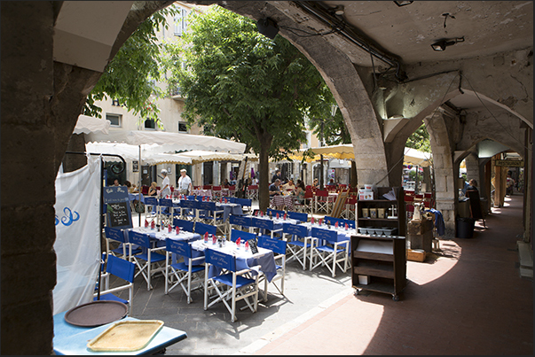 Restaurants in Aux Aires square Restaurants in Aux Aires square