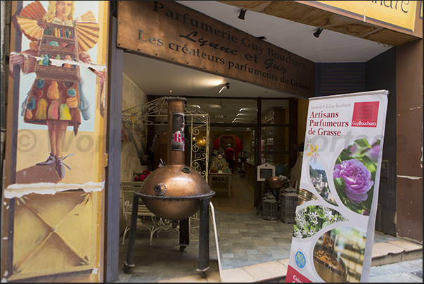 Perfumeries are the typical shops present in the historic center Perfumeries are the typical shops present in the historic center