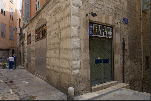 Alleys near Place aux Herbes Alleys near Place aux Herbes