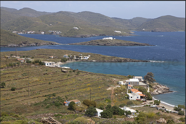 From the bottom: Kouri bay, Naousa and at the bottom the beach of Aghios Stefanos From the bottom: Kouri bay, Naousa and at the bottom the beach of Aghios Stefanos