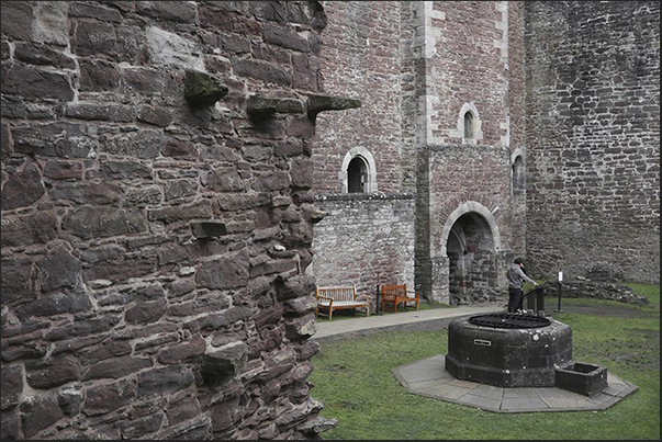 The well in the inner square of the imposing Doune Castle The well in the inner square of the imposing Doune Castle