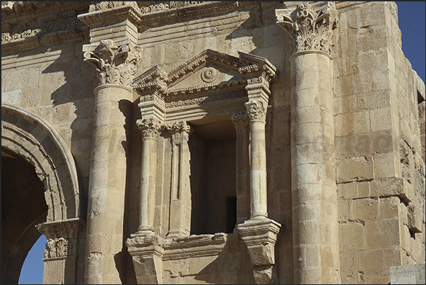 Arch of Hadrian. Start of the visit to the archaeological site Arch of Hadrian. Start of the visit to the archaeological site