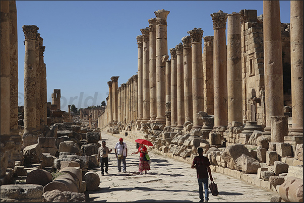 Columns along the avenue that crosses the archaeological site from north to south Columns along the avenue that crosses the archaeological site from north to south
