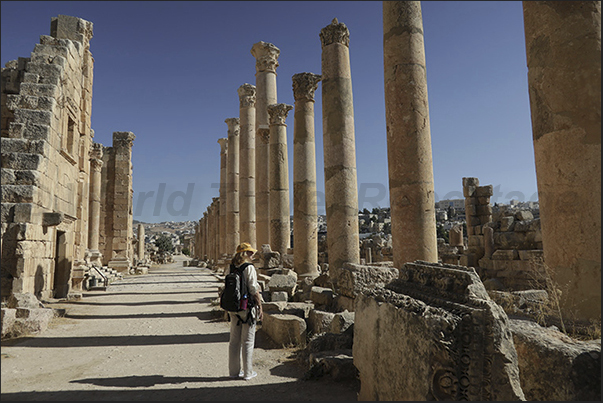 The long avenue that crosses the archaeological site from after the Nymphaeum The long avenue that crosses the archaeological site from after the Nymphaeum