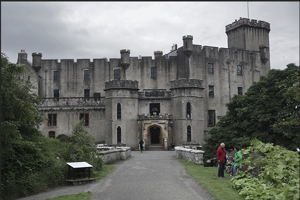 Dunvegan Castle at the bottom of the wide fjord of the same name in front of the island of Gairbh Eilein Dunvegan Castle at the bottom of the wide fjord of the same name in front of the island of Gairbh Eilein