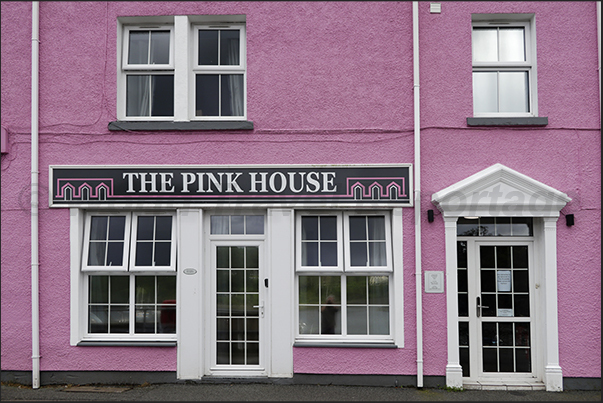 Portree fishing village on the east coast of the island. Shops, bars and restaurants on the seafront Portree fishing village on the east coast of the island. Shops, bars and restaurants on the seafront