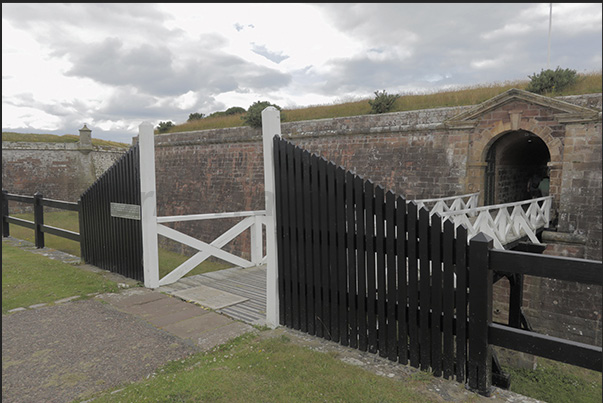 The bridge at the entrance to Fort George