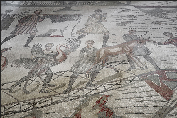 Corridor of the Great Hunt, loading live and hunted animals onto a boat