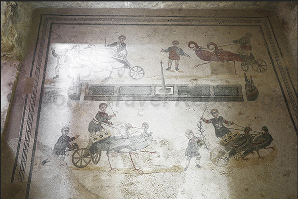 The Piccolo Circo hall with the chariot race