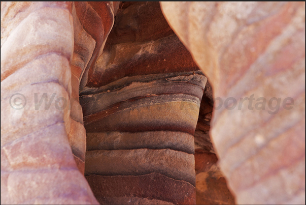 The Nabataeans exploited the designs created by the layers of sand and oxides to decorate their homes in a natural way The Nabataeans exploited the designs created by the layers of sand and oxides to decorate their homes in a natural way