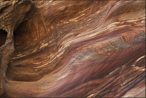The Nabataeans exploited the designs created by the layers of sand and oxides to decorate their homes in a natural way The Nabataeans exploited the designs created by the layers of sand and oxides to decorate their homes in a natural way