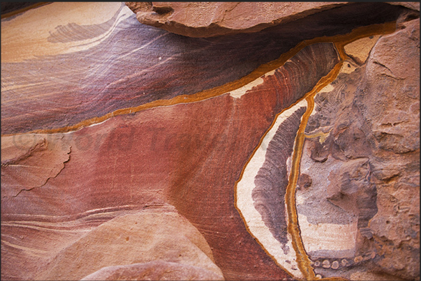 The Nabataeans exploited the designs created by the layers of sand and oxides to decorate their homes in a natural way The Nabataeans exploited the designs created by the layers of sand and oxides to decorate their homes in a natural way