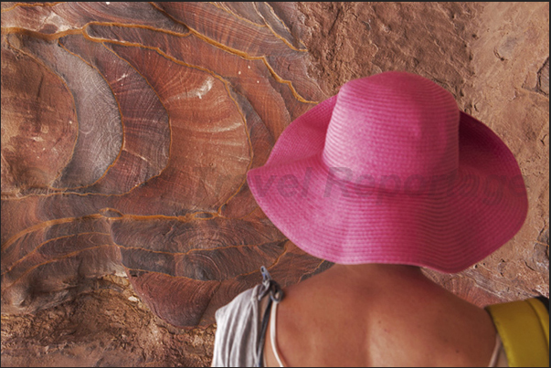 The Nabataeans exploited the designs created by the layers of sand and oxides to decorate their homes in a natural way The Nabataeans exploited the designs created by the layers of sand and oxides to decorate their homes in a natural way
