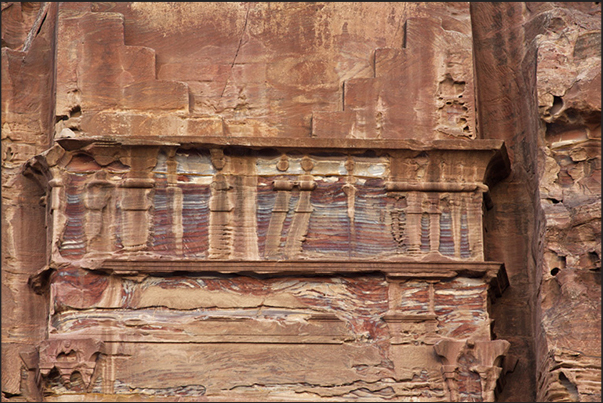 The layers of sand and oxides were used by the Nabataeans as decorations of the facades of temples and tombs of the kings The layers of sand and oxides were used by the Nabataeans as decorations of the facades of temples and tombs of the kings