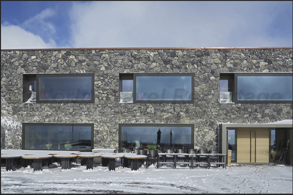 The lodge-hotel Chetzeron, recovered renovating an old abandoned station of arrival of a gondola The lodge-hotel Chetzeron, recovered renovating an old abandoned station of arrival of a gondola