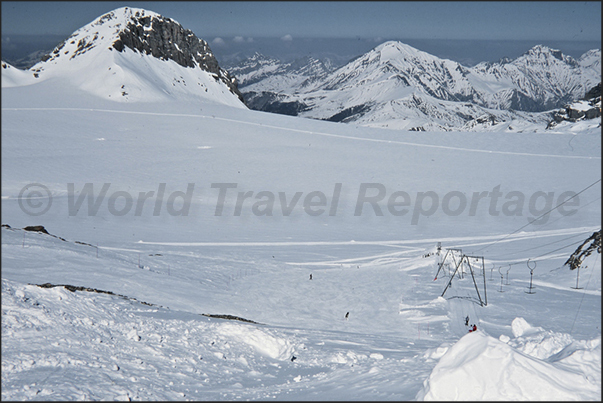 10 square km of ice to 2750 m. This is the Pleine Morte glacier above Crans-Montana 10 square km of ice to 2750 m. This is the Pleine Morte glacier above Crans-Montana