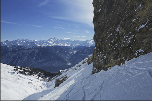 The off-piste skiing, lets you observe unusual panoramas